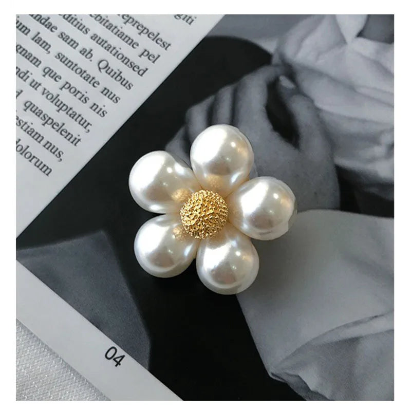 Magnet Brooch Pearl Rhinestone Flower Safe Hijab No Hole Pins Shirt Scarf Buckle Brooches for Women Accessories New Fashion Bee
